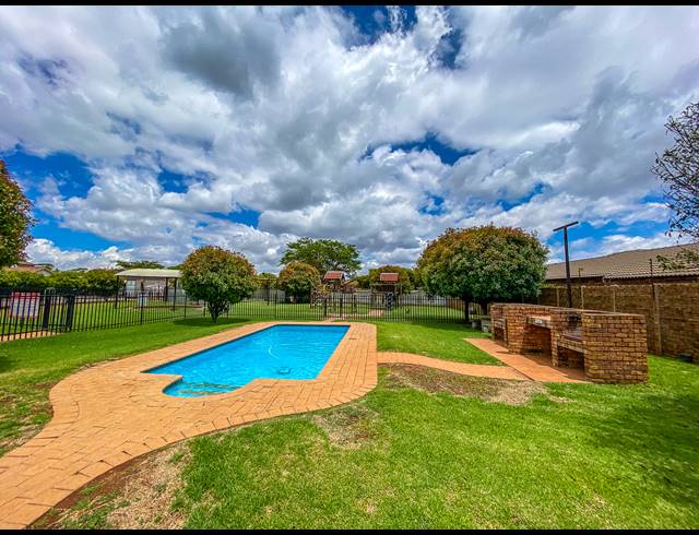 3 BEDROOM TOWNHOUSE FOR SALE IN BERGBRON